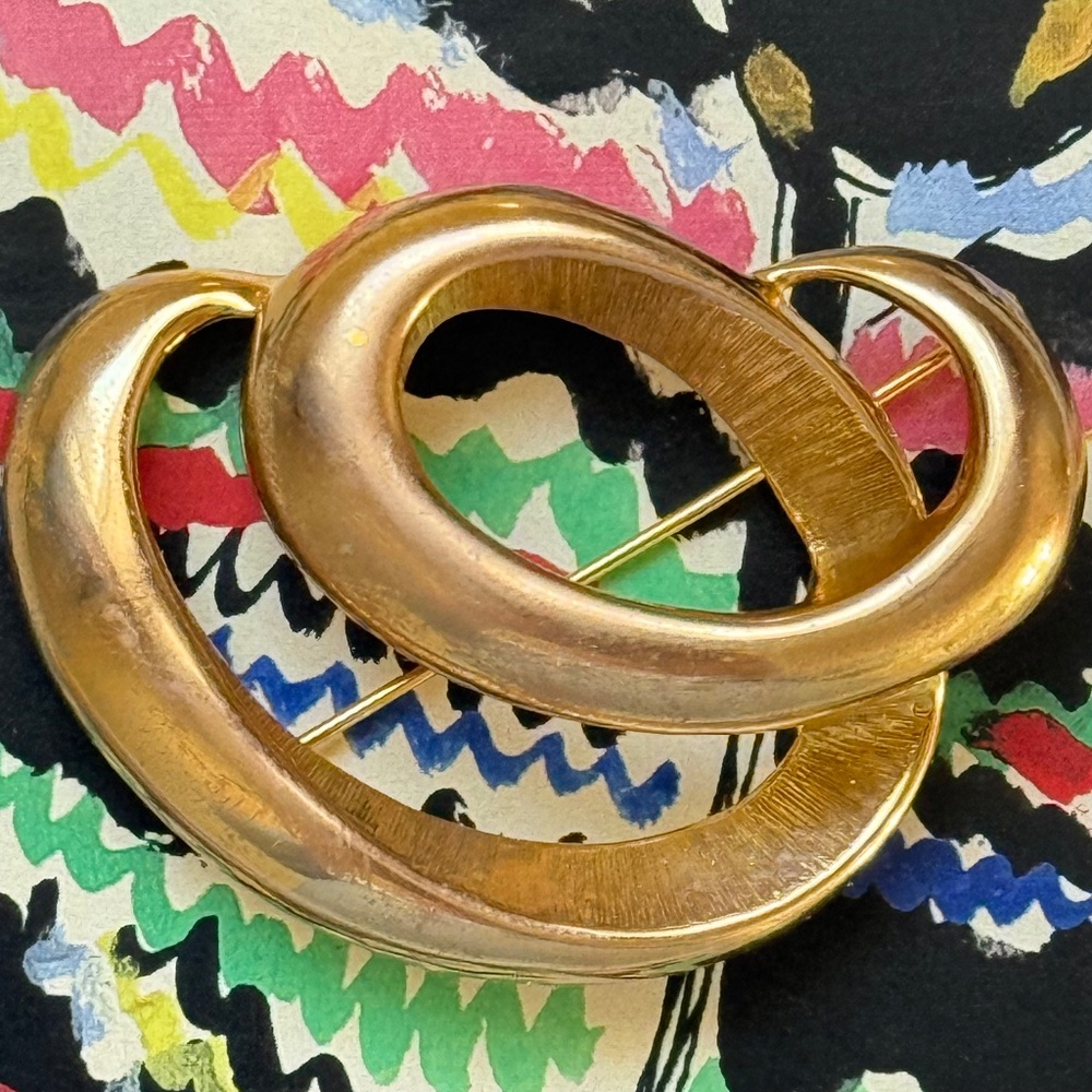 TONA Brooch Modernist Swirl Brushed Polished Gold Vintage 1980s